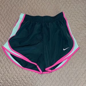 Women’s Nike Tempo Shorts Size Small LIKE NEW CONDITION